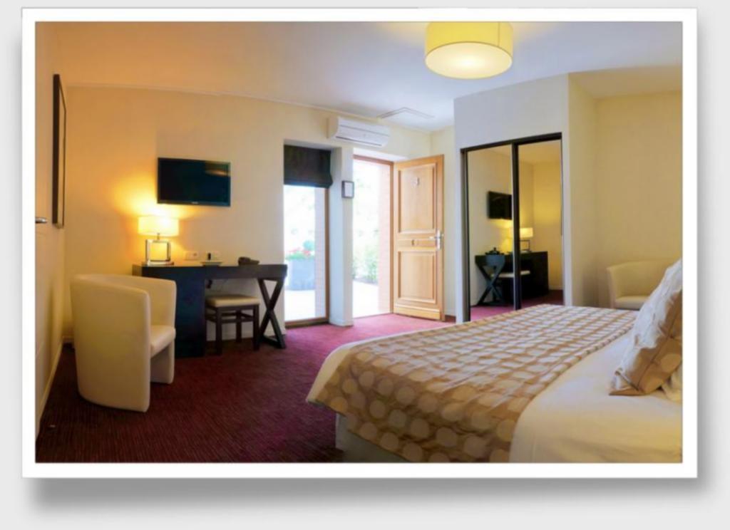 Hotel Burgevin Сюллі-сюр-Луар Екстер'єр фото