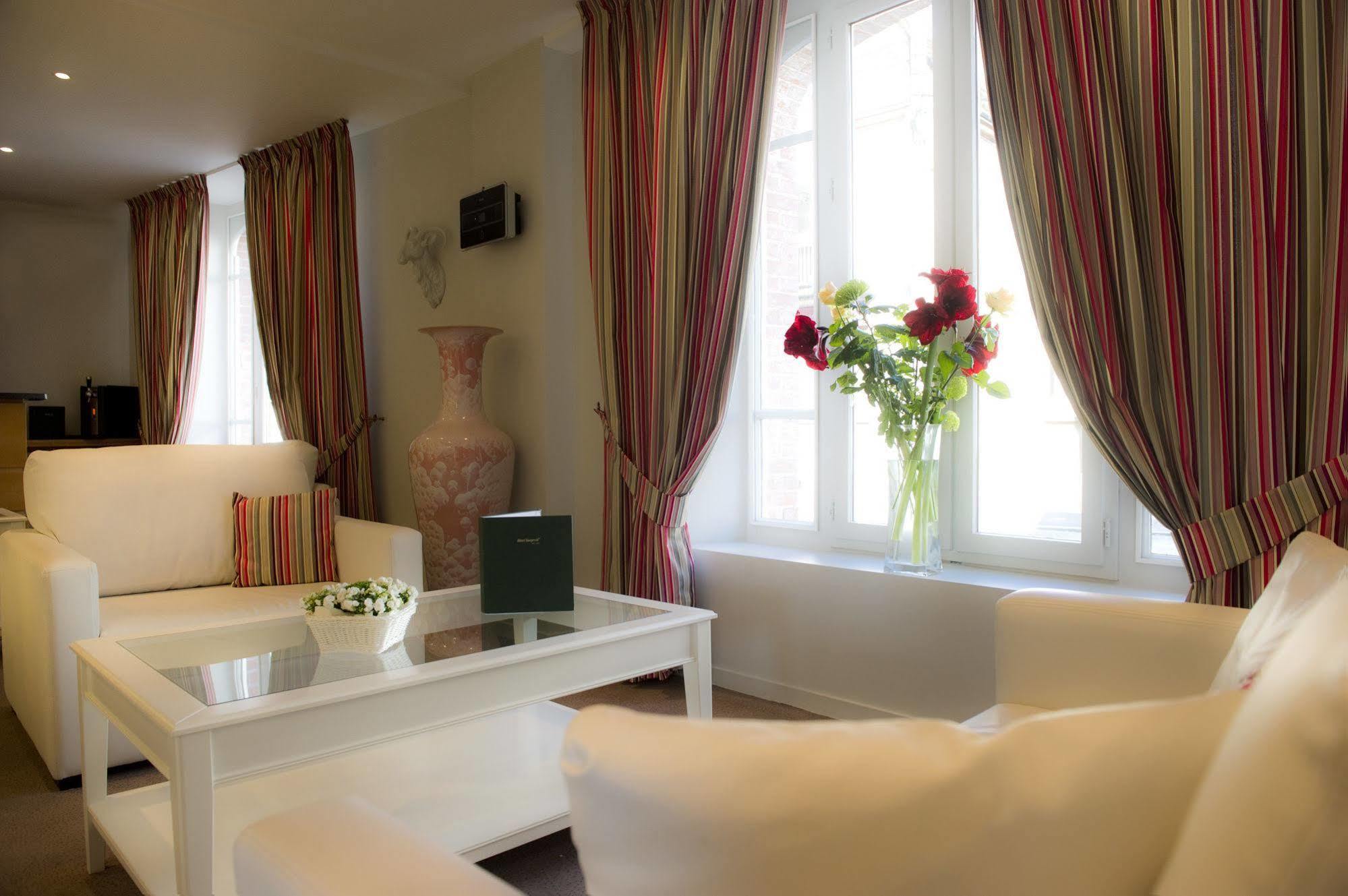 Hotel Burgevin Сюллі-сюр-Луар Екстер'єр фото